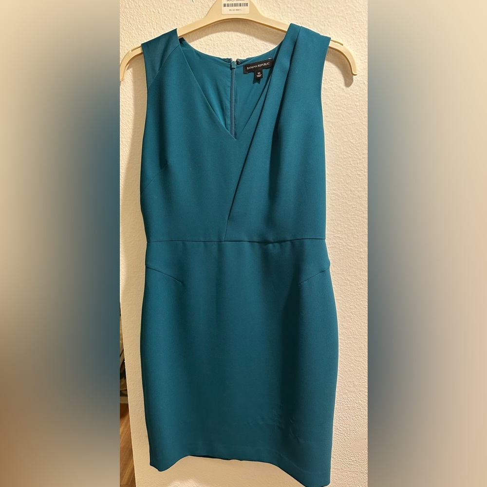Banana Republic Green V-Neck Sleeveless Dress